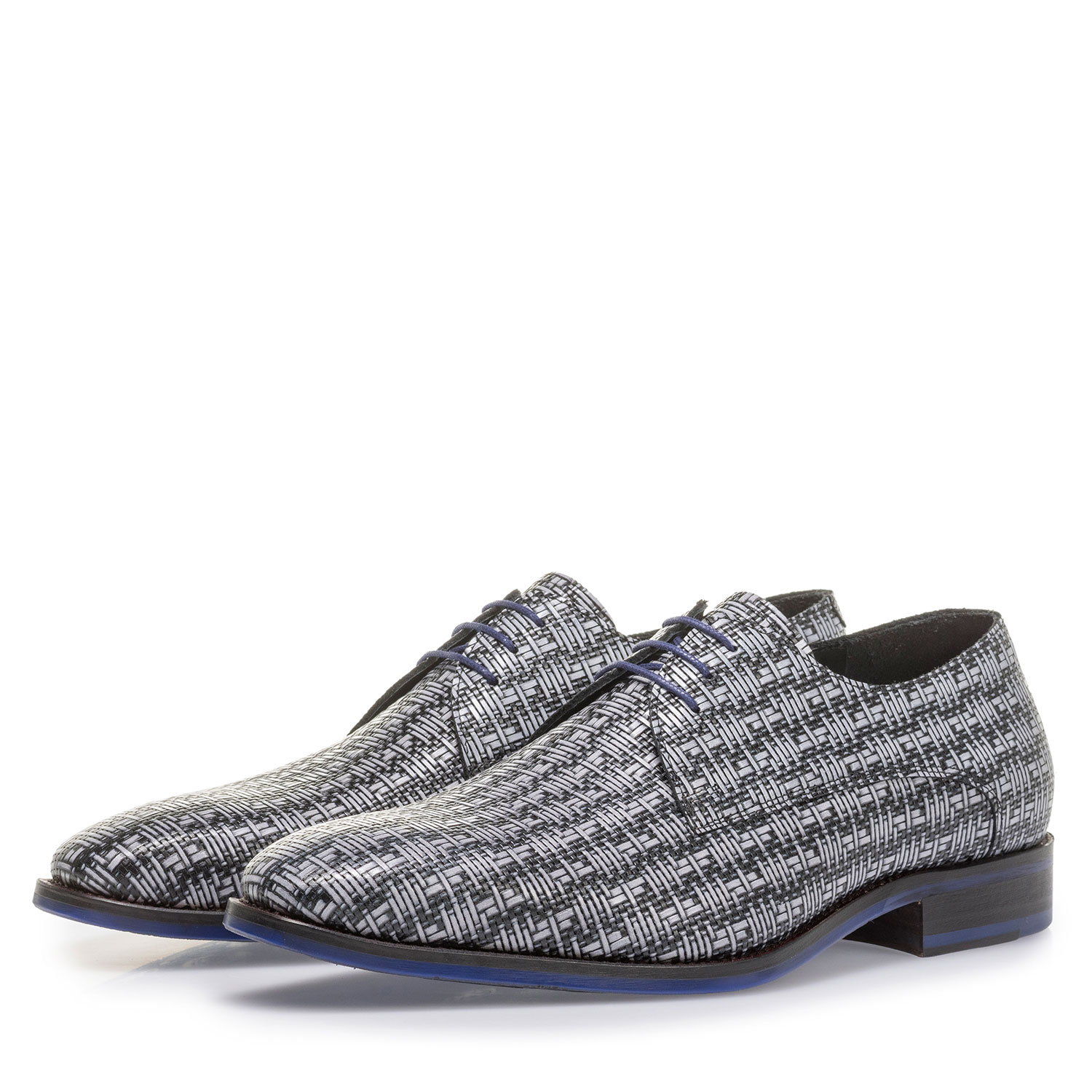 18168/00 - Grey lace shoe with a black graphic print 18168/00 - Grey lace shoe with a black graphic print