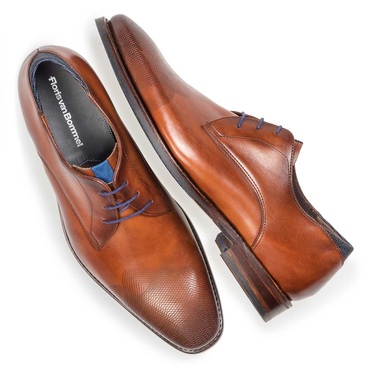 18184/00 - Dunkler cognacfarbener Kalbsleder-Schnürschuh mit gelasertem Muster 18184/00 - Dunkler cognacfarbener Kalbsleder-Schnürschuh mit gelasertem Muster