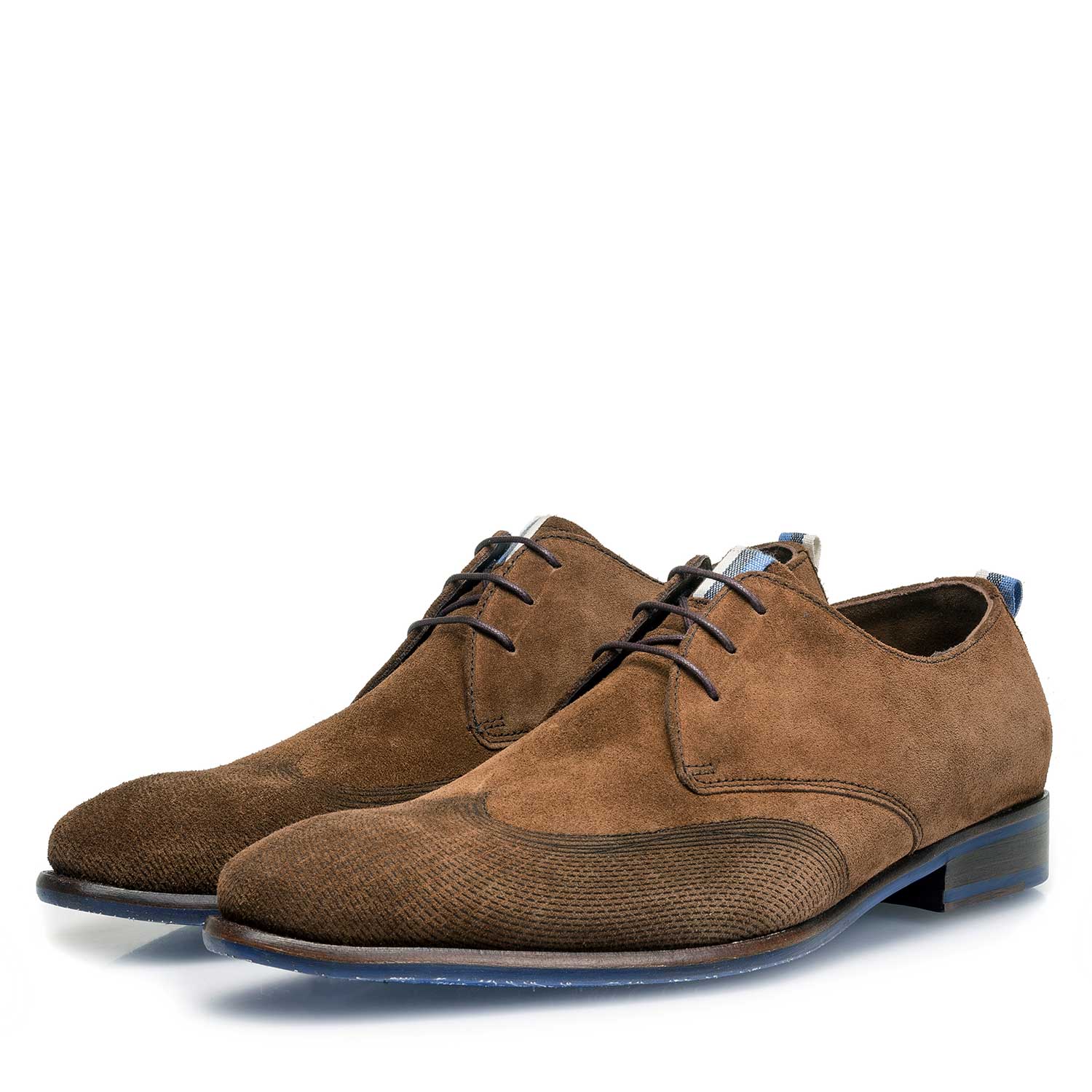 18082/04 - Brauner Kalbswildleder-Schnürschuh mit Lasermuster 18082/04 - Brauner Kalbswildleder-Schnürschuh mit Lasermuster