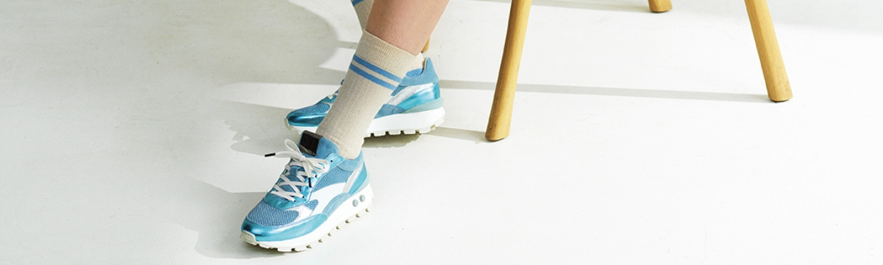 Blaue Sneakers